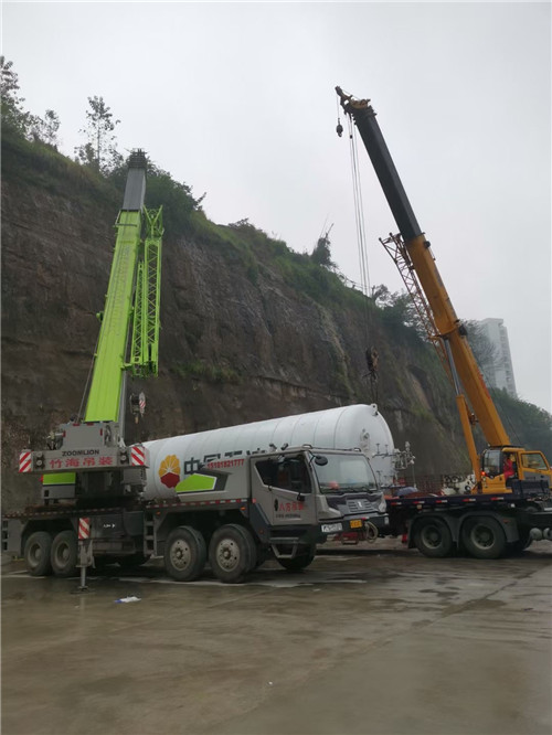 宜城市“不怕风雨冻”—— 吊车的 “恶劣环境适应” 技术