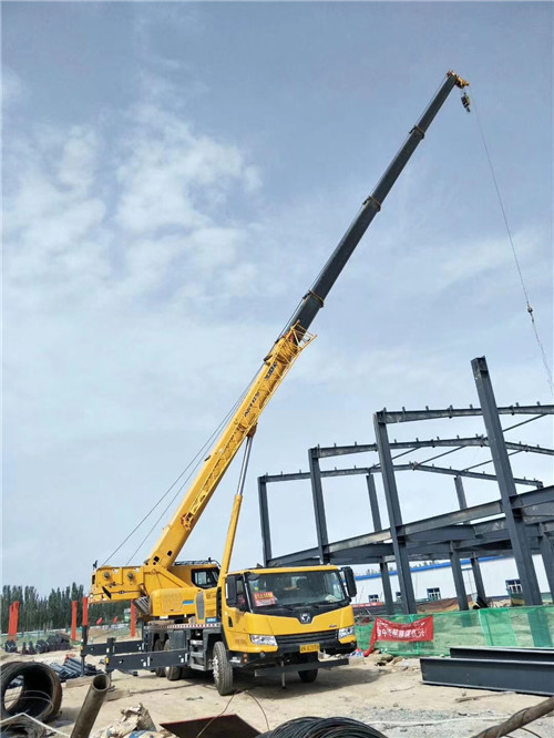 宜城市超高层建筑钢结构吊装案例